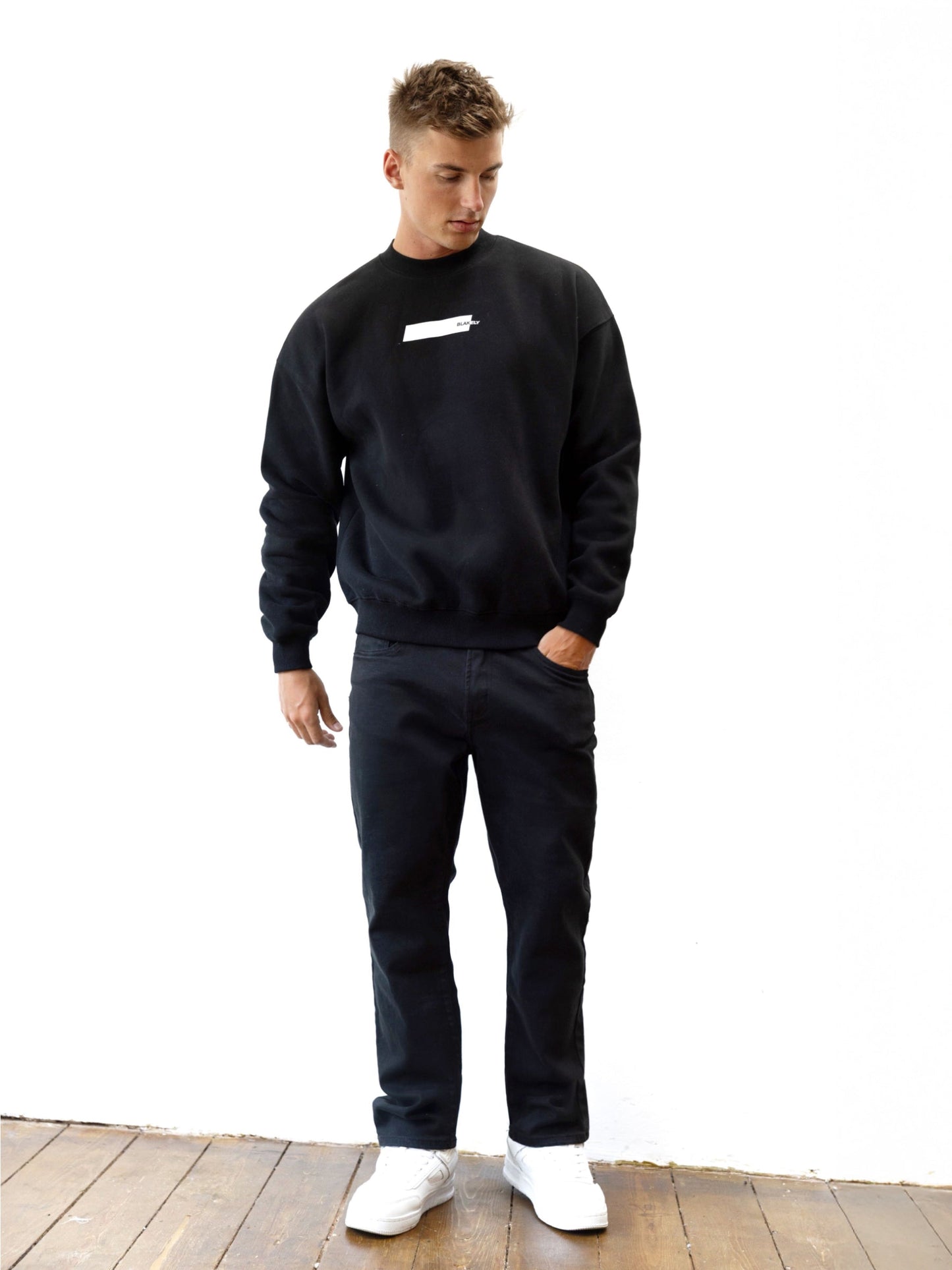 Kobe Italic Relaxed Sweater - Black