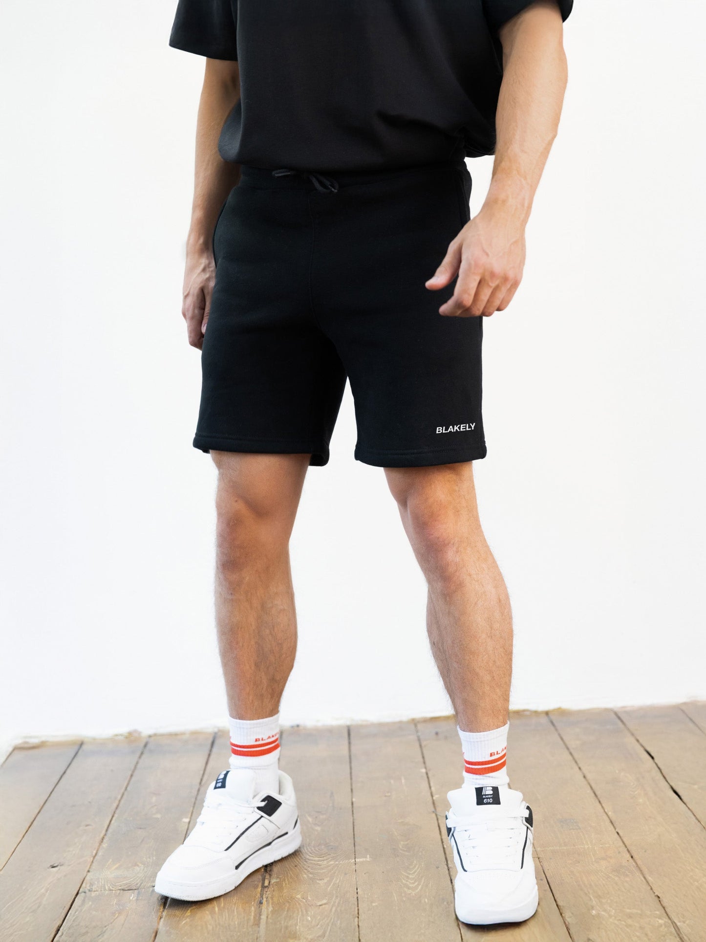 Italic Relaxed Jogger Shorts - Black