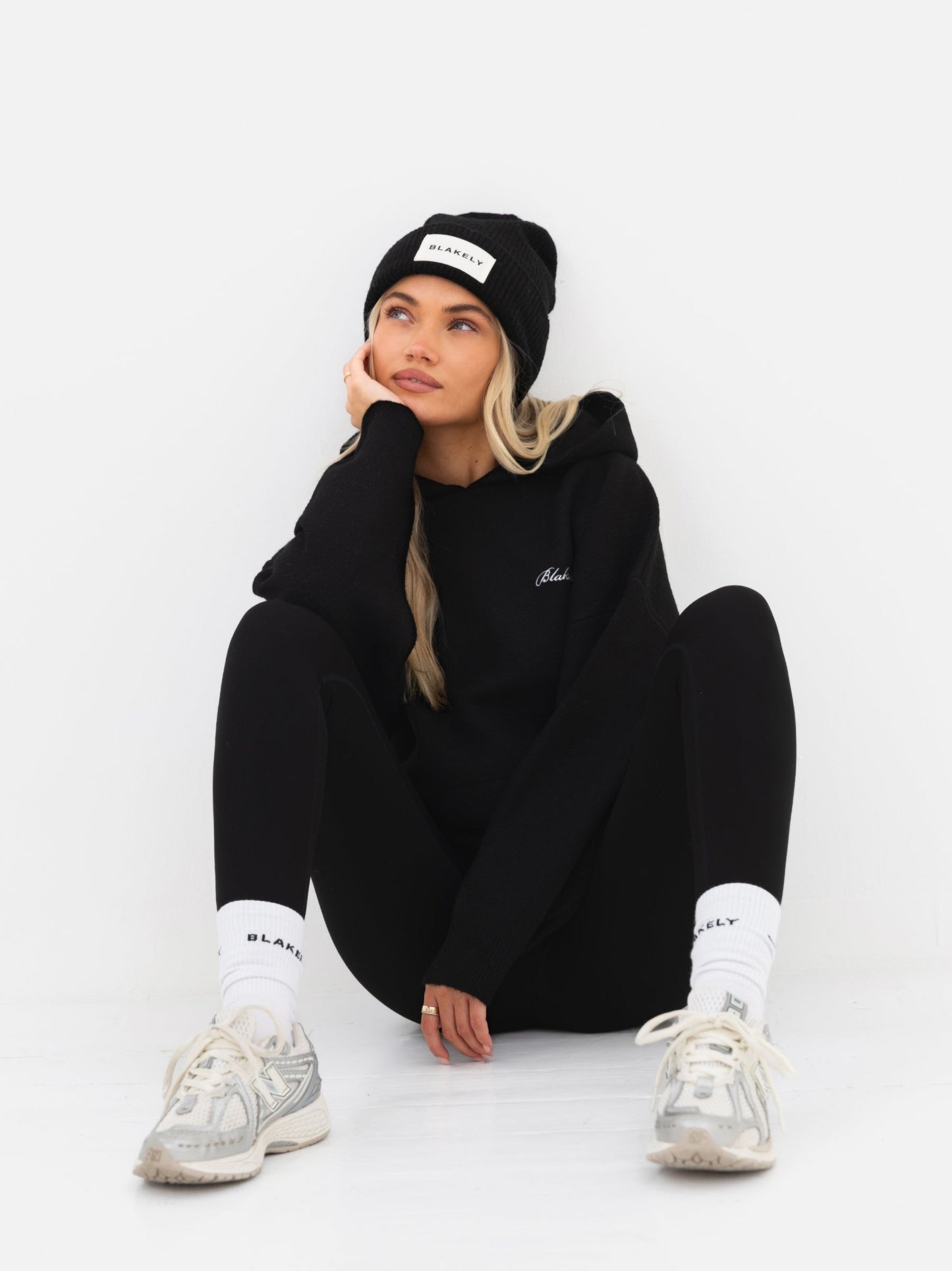 Oversized Knitted Hoodie - Black