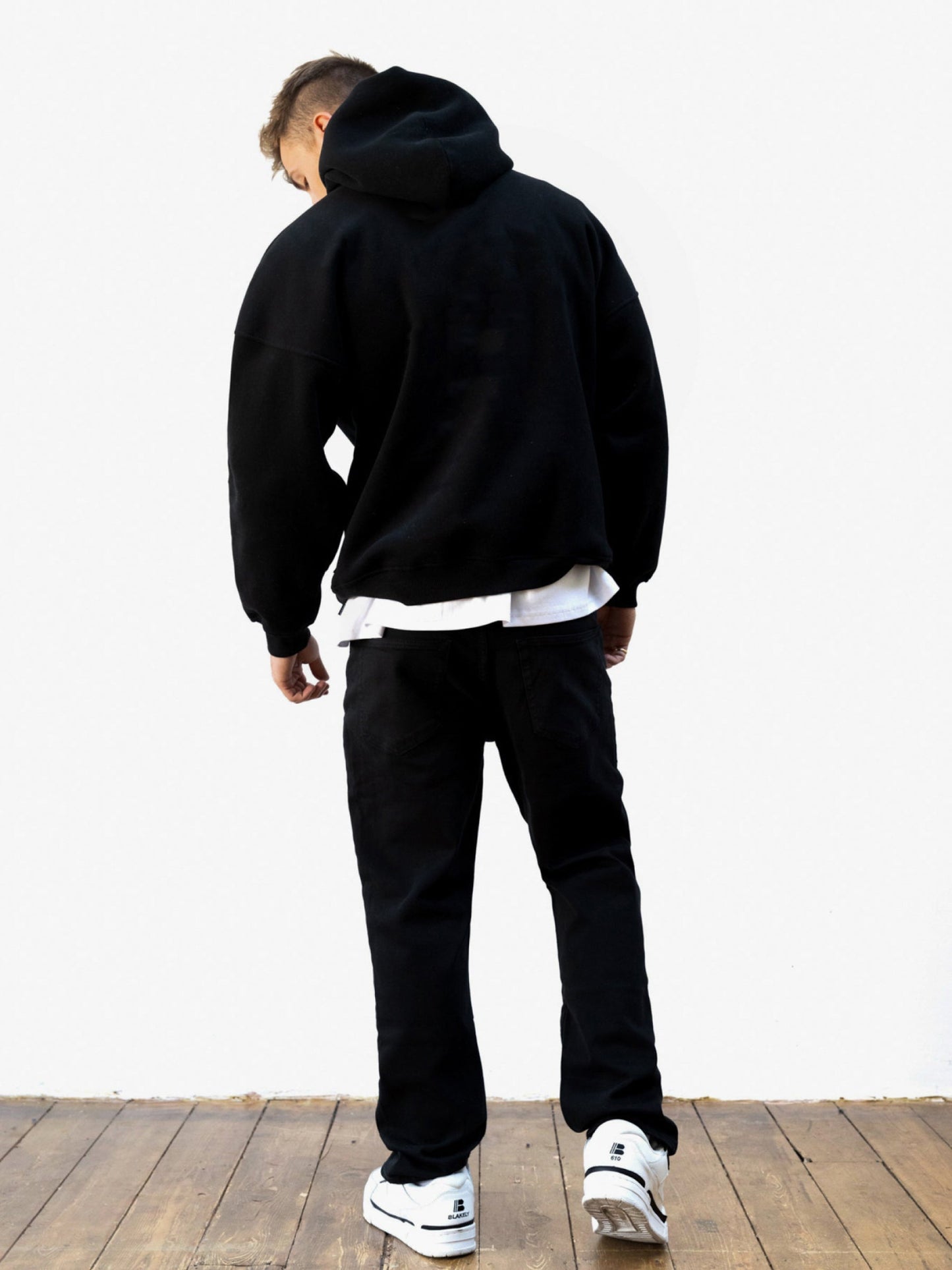 Studio Relaxed Hoodie - Black