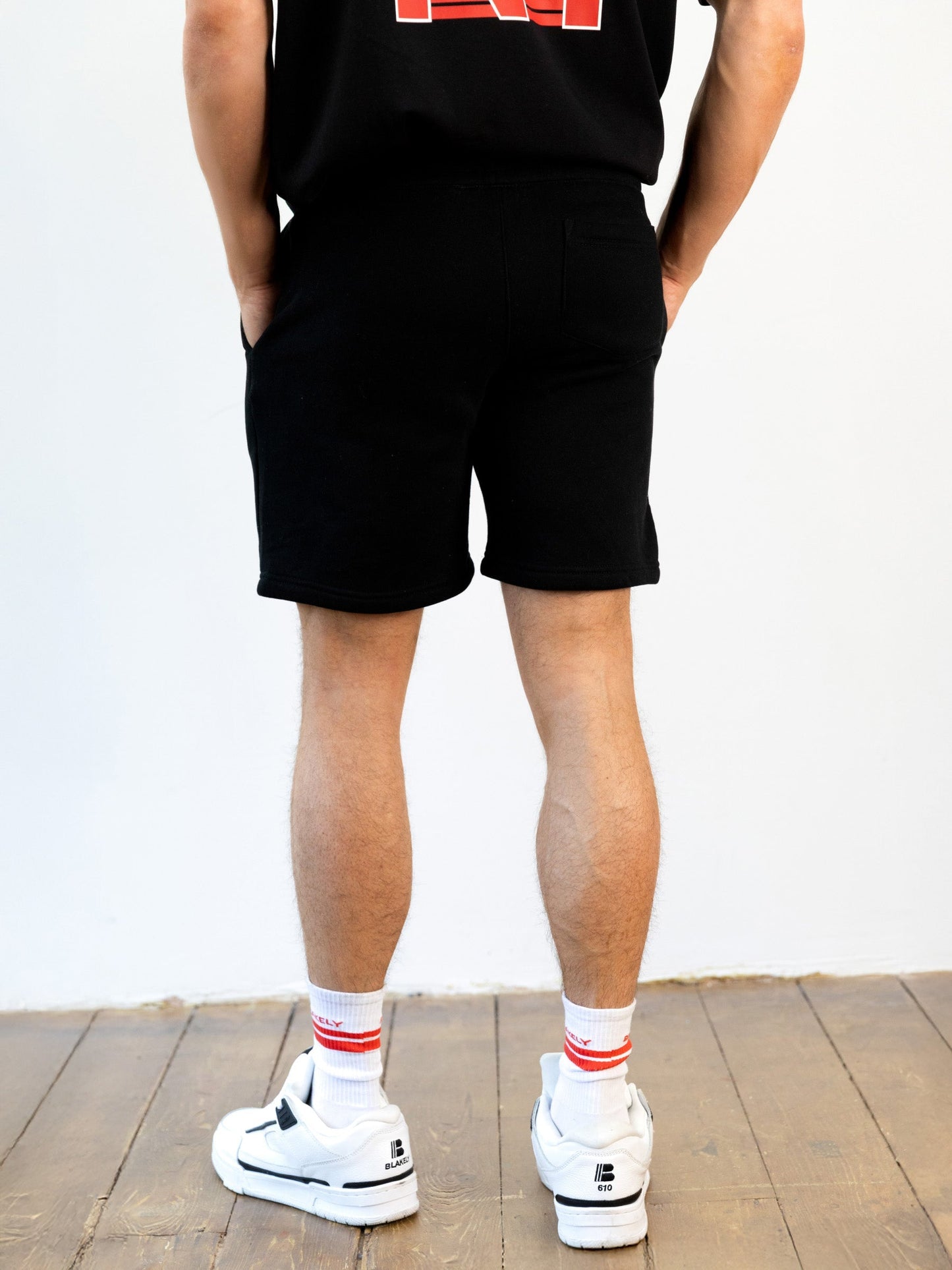 Italic Linear Relaxed Jogger Shorts - Black