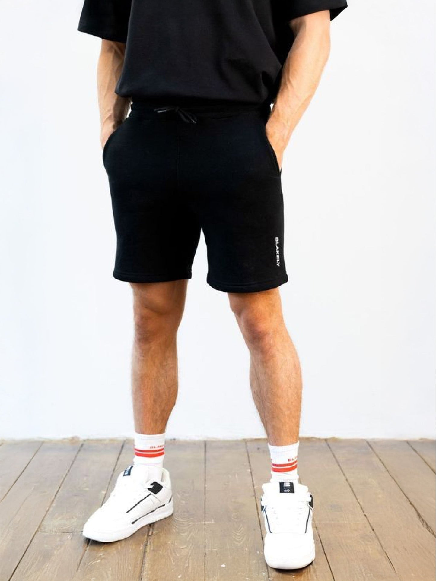 Italic Linear Relaxed Jogger Shorts - Black