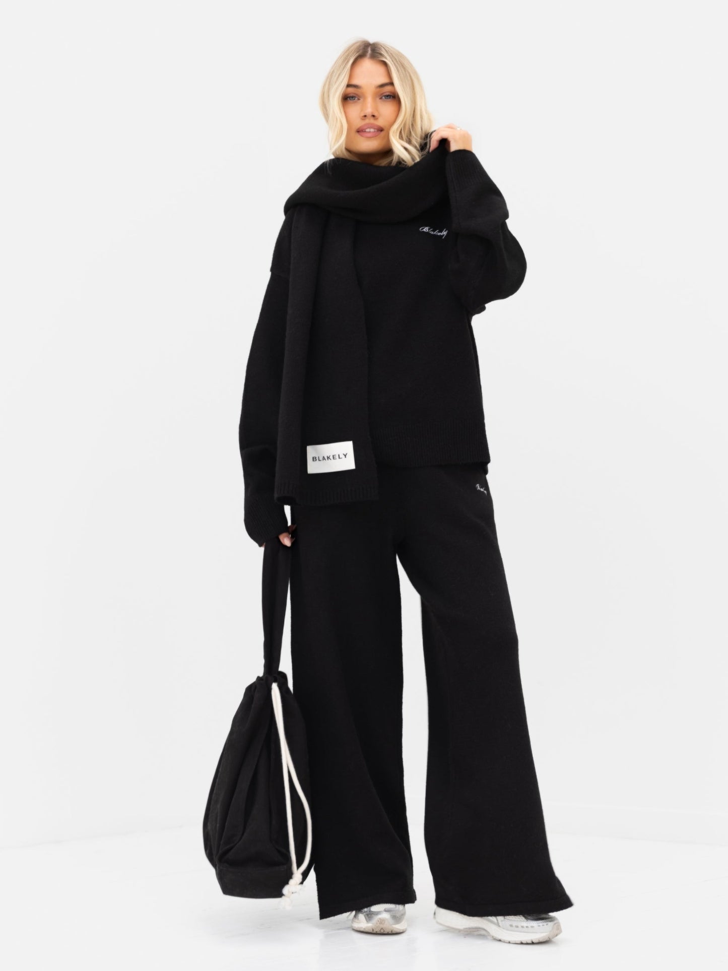 Oversized Knitted Hoodie - Black