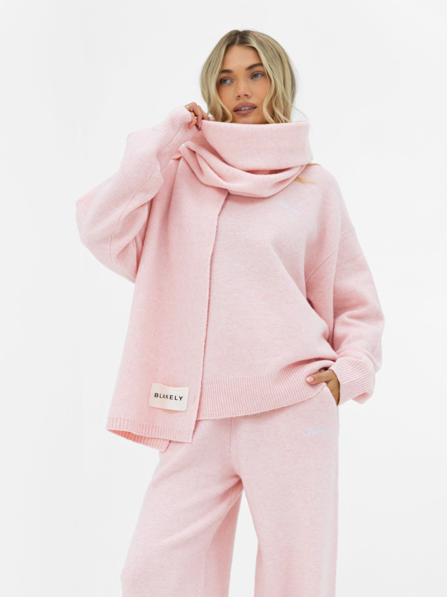 Label Knitted Scarf - Marshmallow Pink