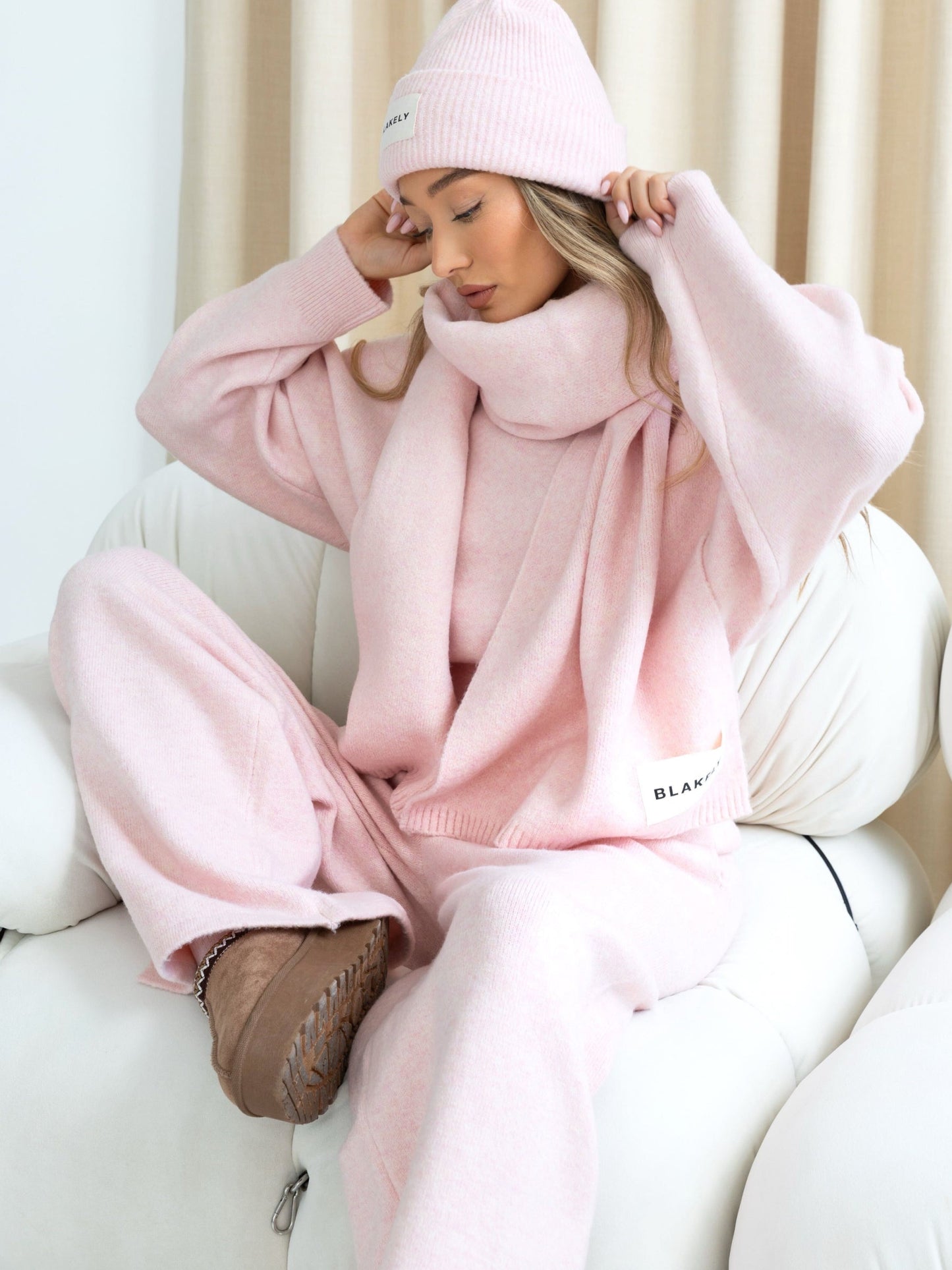 Label Knitted Scarf - Marshmallow Pink